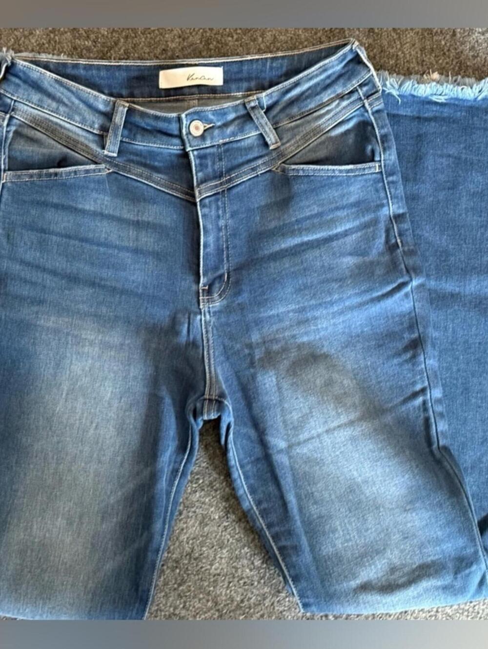 KanCan Women’s Lightly Distressed Release Hem Flare Jeans, Size 11/29